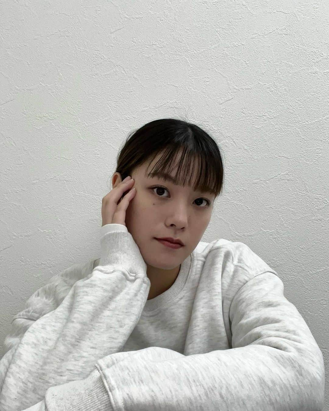 酒井萌衣さんのインスタグラム写真 - (酒井萌衣Instagram)「25歳になっちゃいました。  流行ってるよね、、？っていうフィルターつけました🤔 これからもゆる〜く思い出載せていきますのでお手柔らかに。。  冷え込みが続いておりますので、皆様もご自愛ください⛄️❄️  #25 #25歳になりました」12月13日 19時20分 - sakai__mei