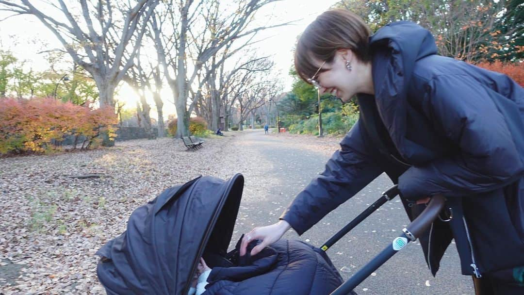 南明奈のインスタグラム：「3人でお散歩👨‍👩‍👦✨」