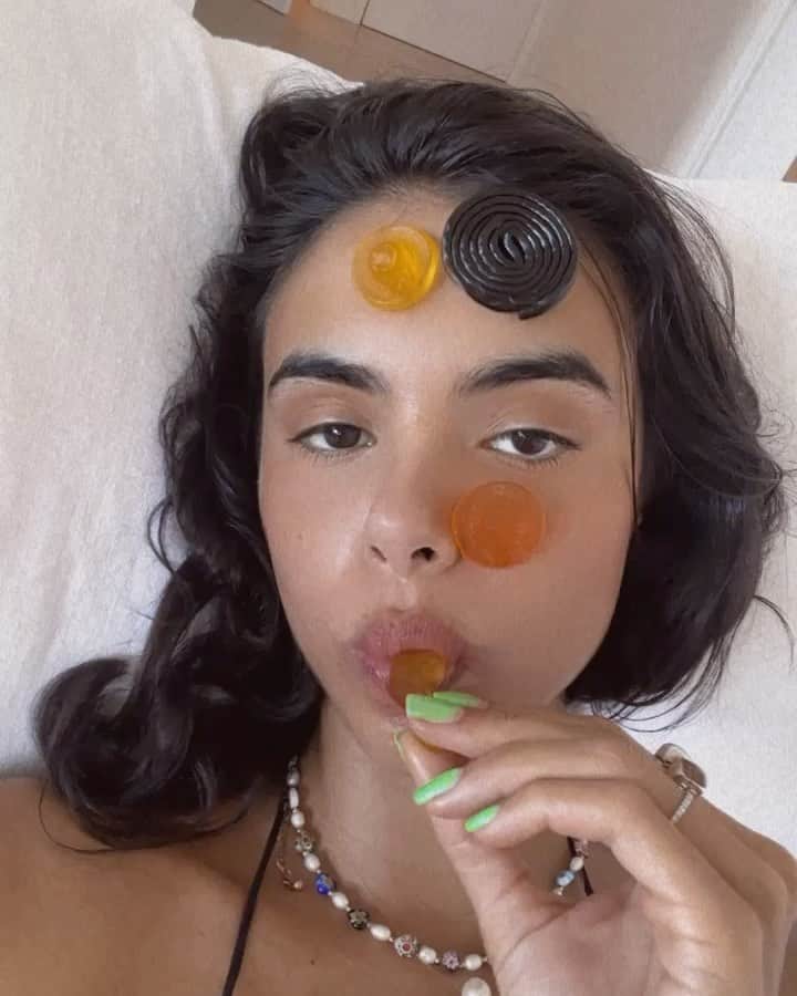 Bodine Koehlerのインスタグラム：「Rituals before 2023 botando todo lo malo y bienvenido todas las cosas lindas 🔮」