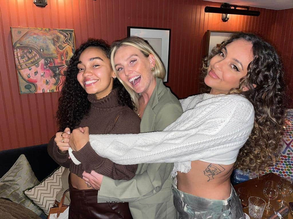 リトル・ミックスのインスタグラム：「Reunited for a Christmas catch up and it feels so good 🥹♥️🎄」