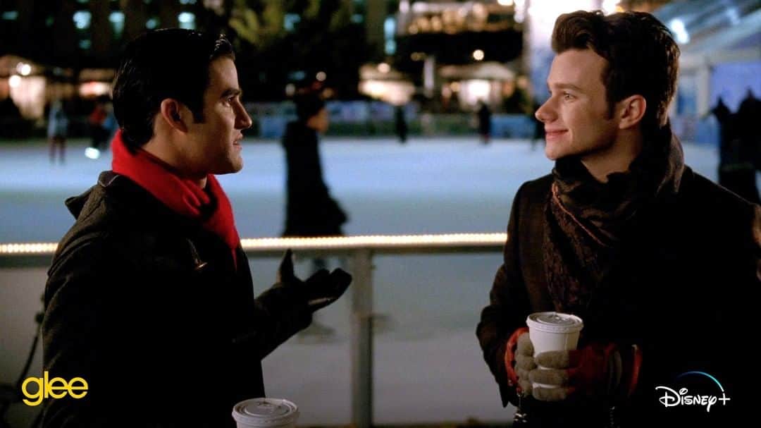 のインスタグラム：「It’s #NationalCocoaDay, what’s your hot (cocoa) take on toppings? Sound off in the comments! ⬇️  All episodes of Glee are *steaming* on @disneyplus!」