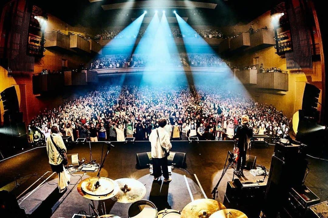 田辺駿一さんのインスタグラム写真 - (田辺駿一Instagram)「. 2022.11.3 BLUE ENCOUNT  TOUR 2022-2023  ～knockin' on the new door～ @愛知 芸術劇場  2022.11.10 BLUE ENCOUNT  TOUR 2022-2023  ～knockin' on the new door～ @東京 LINE CUBE SHIBUYA  はぁ、、 ツアー終わりたくないよー。。  #blueencount  #ブルエン」12月13日 22時38分 - bluenvo