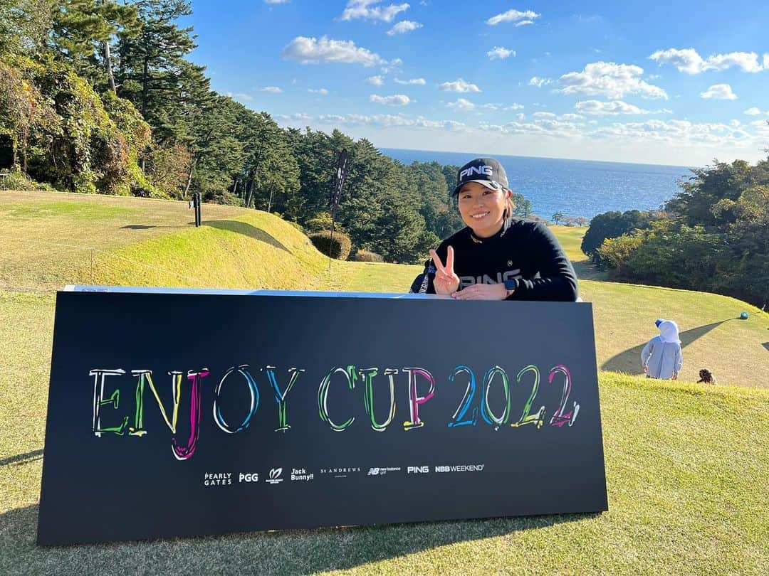 比嘉真美子のインスタグラム：「ENJOY CUPにご参加の皆さん、いつもTSIのアパレルをご着用頂きありがとうございます☺️ また来年お会いしましょうー🥰 私はPING apparelを着用しているので、良いプレーしてカッコ良さを伝えられるように頑張ります🔥 TSI様、いつも最高のウェアを提供して頂き本当にありがとうございます🔥🙇‍♀️🔥」