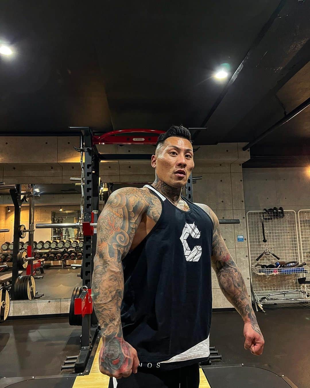 のインスタグラム：「#tattoo#japanesetattoo#fitness#training #workout#gym  トレーニングやっぱり大好きやわ🤘」