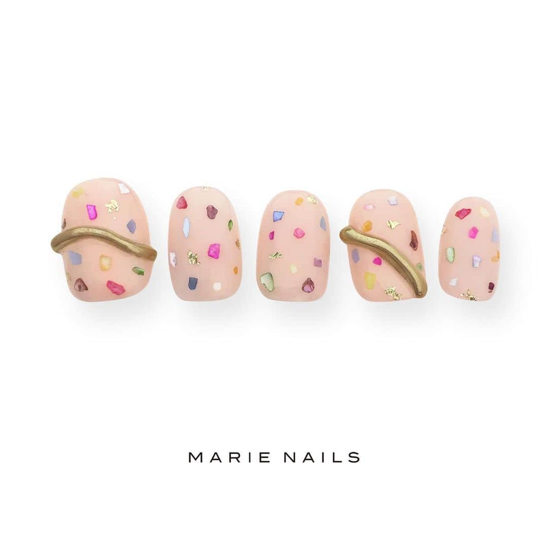 marienails_jpnのインスタグラム：「#nailartist #nailstagram #nailswag #nailist #marienails #nail #nails #naildesign #nailart #fashion #trend #gelnails #ユニコーンマグネット #パティーネイル #グラデネイル #マリーネイルズ #ネイルデザイン #冬ネイル #ジェルネイル #ファッション #ネイルサロン #ネイリスト #お洒落さんと繋がりたい #オフィスネイル #ネイルアート #おしゃれ #冬コーデ #オーロラネイル #シンプルネイル #ファッショニスタ」