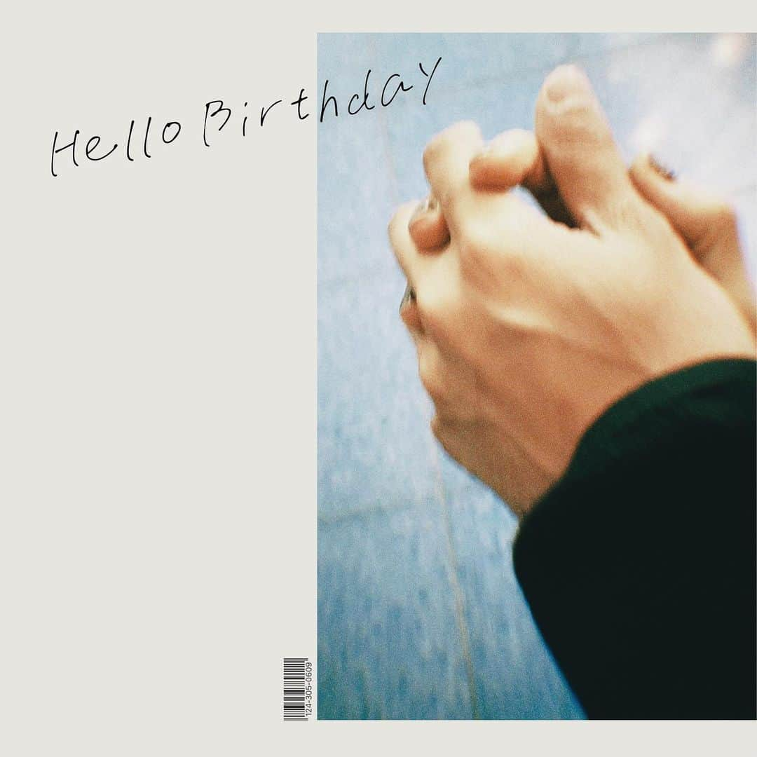 NAUGHTY BO-Zのインスタグラム：「2ヶ月連続リリースとして今月も新曲出ました。  「Hello Birthday」  前作「One More Dance」のクールな感じとガラッと変わって、ド直球なラブソングです。  久しぶりのスイートなラブソング、皆さんどうですか？  明日12/14 21時にはMVも公開されるので楽しみにしててください。  #MAYS #新曲 #HelloBirthday #全ての平凡なカップル達へ #当たり前の幸せに感謝して」