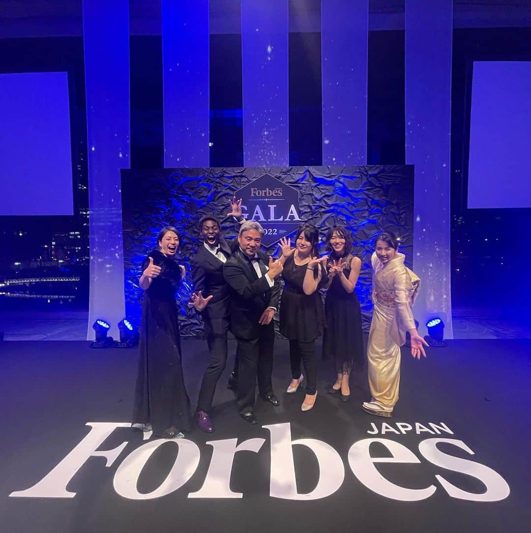 馬瓜エブリンさんのインスタグラム写真 - (馬瓜エブリンInstagram)「Forbes Japan Gala Dinner  みなさんのあまりの面白さに、話が止まらない止まらない😂  また楽しみなことが増えました笑！  校則変えて、農業体験して、ロボットで競って、記事作って、スポーツ界変えて、社会課題に挑んで、笙（しょう）で人を楽しませて、電気信号で選手の動きを助けてくれる、、  世の中なんて面白いんだ😂」12月14日 0時08分 - evelyn_mawuli