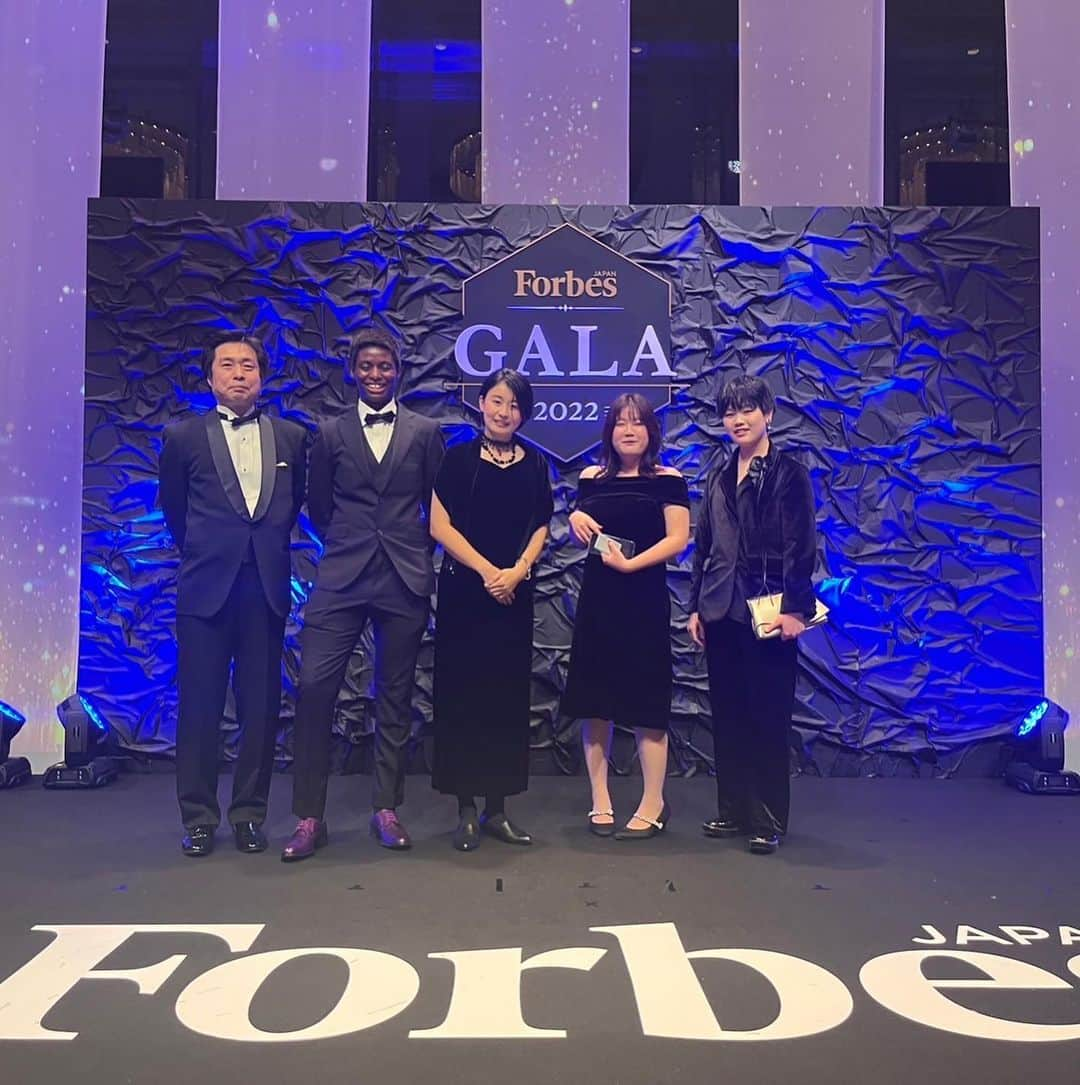 馬瓜エブリンさんのインスタグラム写真 - (馬瓜エブリンInstagram)「Forbes Japan Gala Dinner  みなさんのあまりの面白さに、話が止まらない止まらない😂  また楽しみなことが増えました笑！  校則変えて、農業体験して、ロボットで競って、記事作って、スポーツ界変えて、社会課題に挑んで、笙（しょう）で人を楽しませて、電気信号で選手の動きを助けてくれる、、  世の中なんて面白いんだ😂」12月14日 0時08分 - evelyn_mawuli