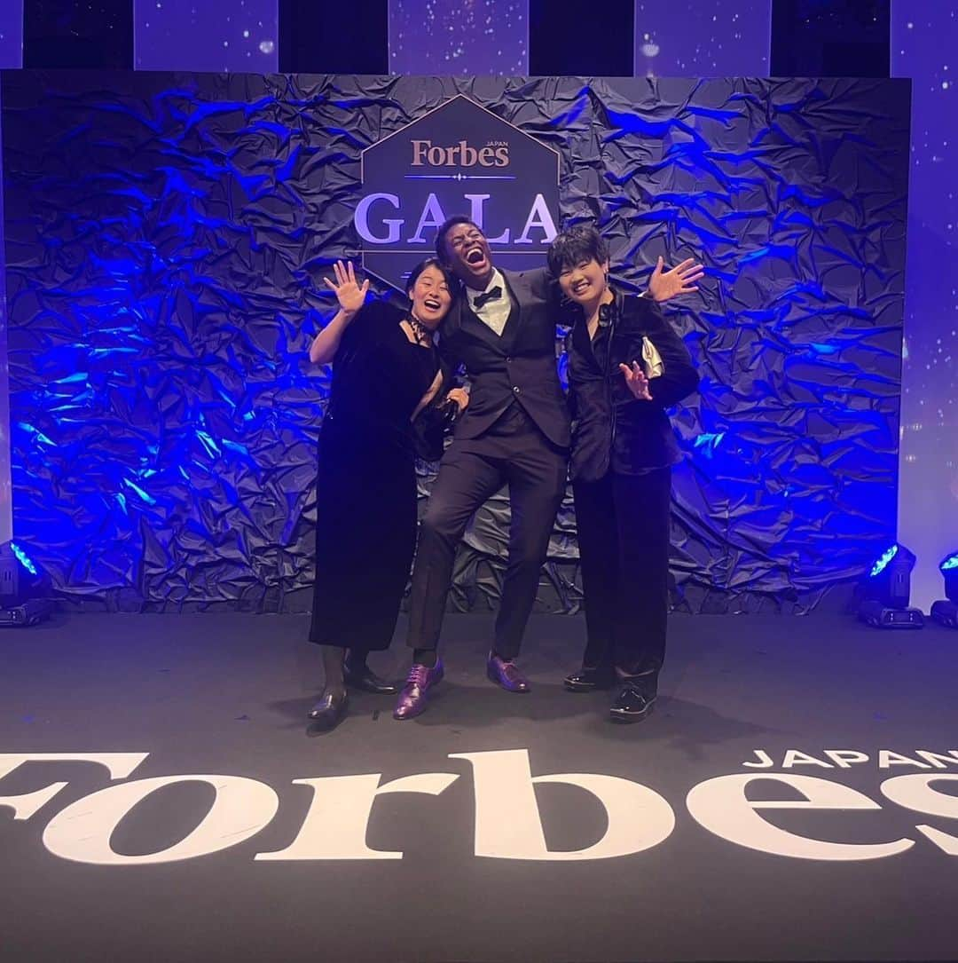 馬瓜エブリンさんのインスタグラム写真 - (馬瓜エブリンInstagram)「Forbes Japan Gala Dinner  みなさんのあまりの面白さに、話が止まらない止まらない😂  また楽しみなことが増えました笑！  校則変えて、農業体験して、ロボットで競って、記事作って、スポーツ界変えて、社会課題に挑んで、笙（しょう）で人を楽しませて、電気信号で選手の動きを助けてくれる、、  世の中なんて面白いんだ😂」12月14日 0時08分 - evelyn_mawuli