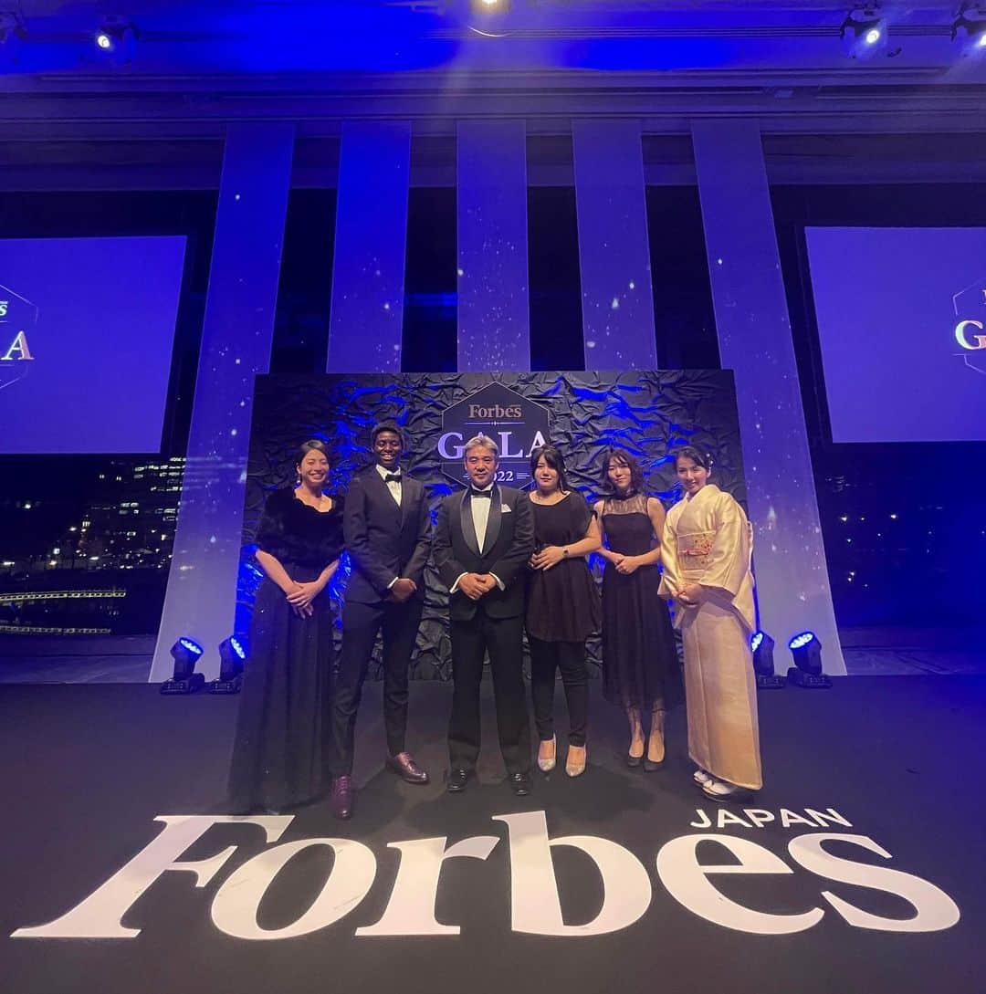 馬瓜エブリンのインスタグラム：「Forbes Japan Gala Dinner  みなさんのあまりの面白さに、話が止まらない止まらない😂  また楽しみなことが増えました笑！  校則変えて、農業体験して、ロボットで競って、記事作って、スポーツ界変えて、社会課題に挑んで、笙（しょう）で人を楽しませて、電気信号で選手の動きを助けてくれる、、  世の中なんて面白いんだ😂」