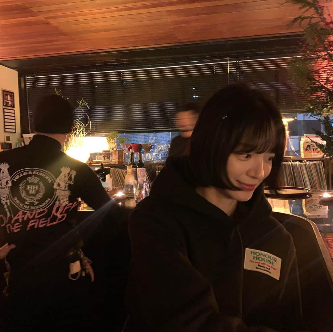 ソン・ジインのインスタグラム：「내가 좋아하는 것들이 가득했던  @honourhouseofficial night🍸💚❤️」