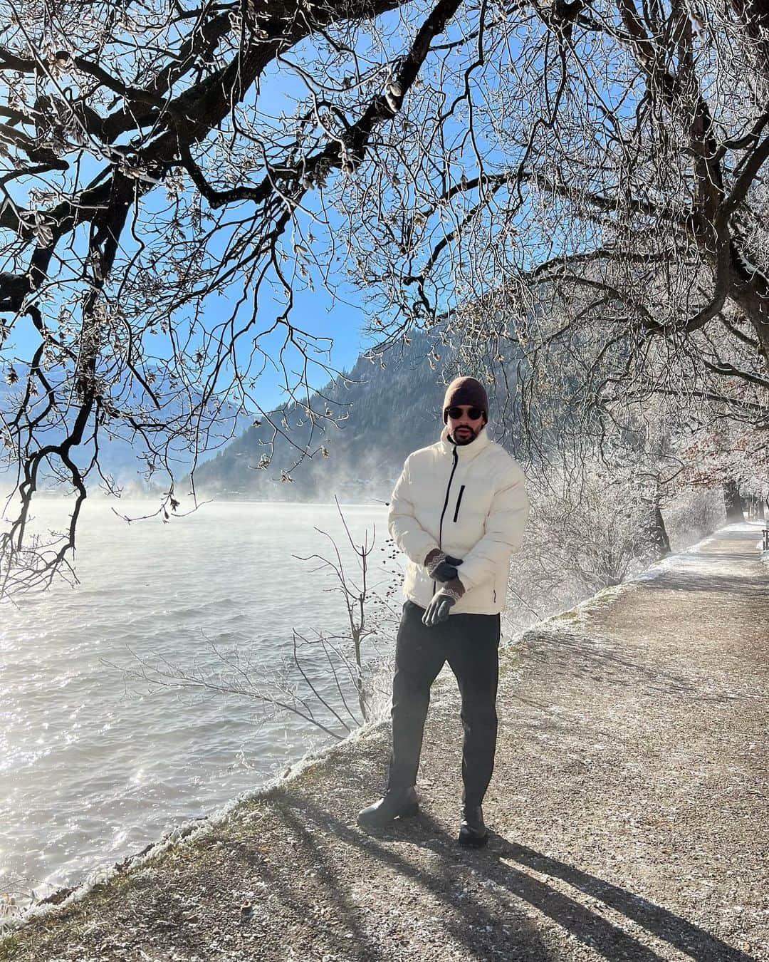 マルヴィン・プラッテンハルトのインスタグラム：「❄️😎 #austria #shhht #dampfbad #aiiirrrr」