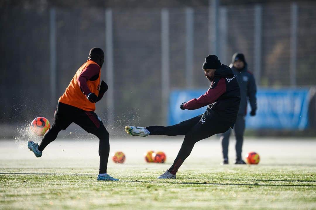 カリム・ベララビさんのインスタグラム写真 - (カリム・ベララビInstagram)「❄️⚽️💯」12月14日 3時29分 - karimbellarabi