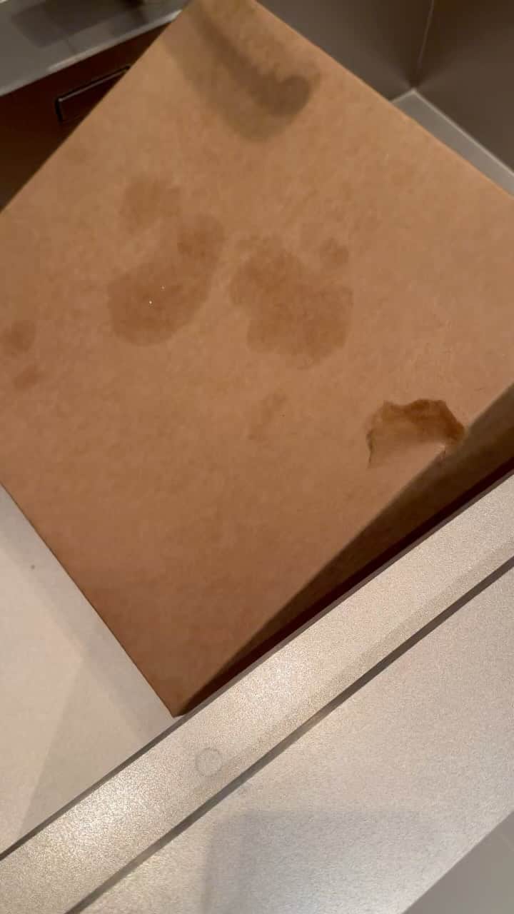 マイケル・ベイのインスタグラム：「Tom Cruise Cake update.  Part 2.  Fed Ex hello we have a problem.」