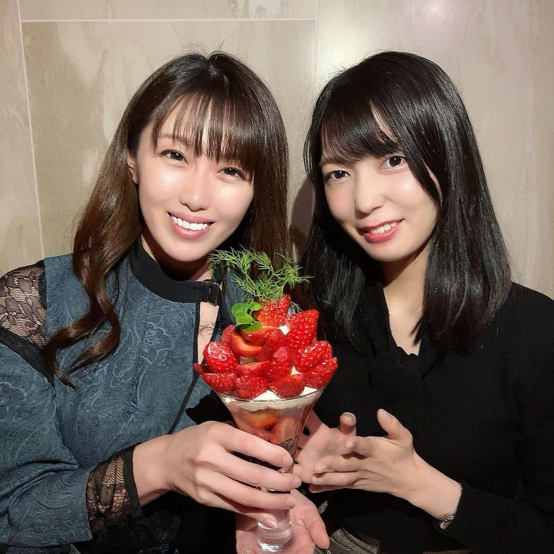 藤井舞さんのインスタグラム写真 - (藤井舞Instagram)「西麻布の会員制フルーツパフェのお店🍓めちゃくちゃ雰囲気良かった🥺  #西麻布  #会員制bar  #会員制バー  #マクアケ  #makuake  #クラファン  #フリーアナウンサー  #女子アナ  #女性経営者  #若手経営者  #起業家  #大田区 #大森  #ねことふじい  #アナウンサー  #オーナー  #飲食店経営  #求人募集  #フォロー希望」12月14日 15時19分 - fujii_mai_