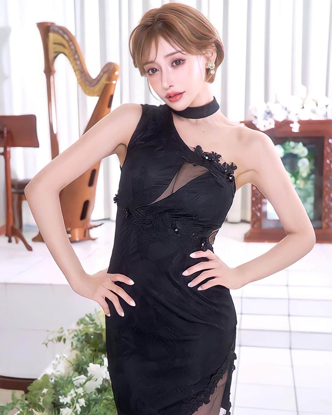 明日花キララのインスタグラム：「ショートカットで ドレス撮影してみました🍄👦🏼🍄」
