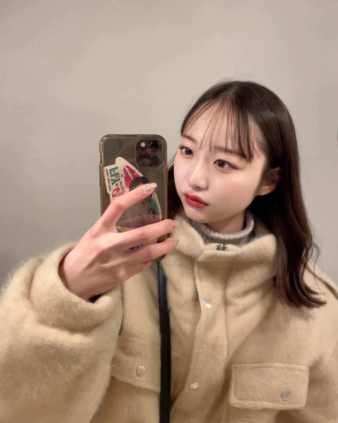 内田珠鈴さんのインスタグラム写真 - (内田珠鈴Instagram)「普段メイクの仕上げに鼻チークするんだけど 最近寒すぎて鼻チークなんか ただ寒さで鼻が赤くなってるのかわからん現象起きちゃってる笑笑」12月14日 16時21分 - shuri_426