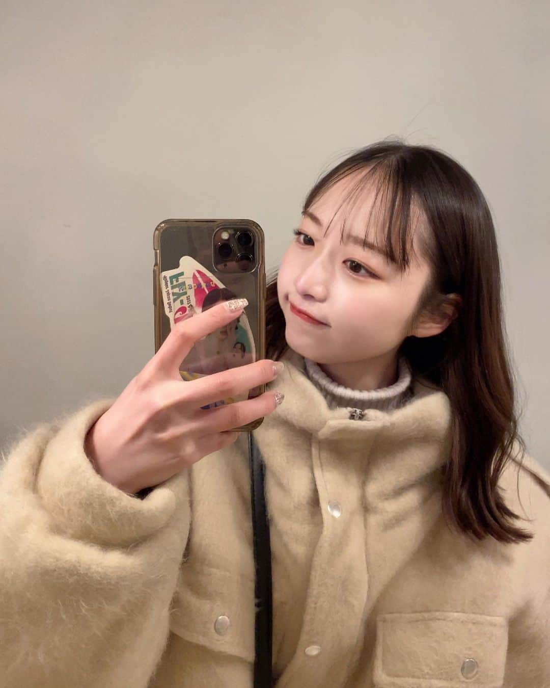 のインスタグラム：「普段メイクの仕上げに鼻チークするんだけど 最近寒すぎて鼻チークなんか ただ寒さで鼻が赤くなってるのかわからん現象起きちゃってる笑笑」