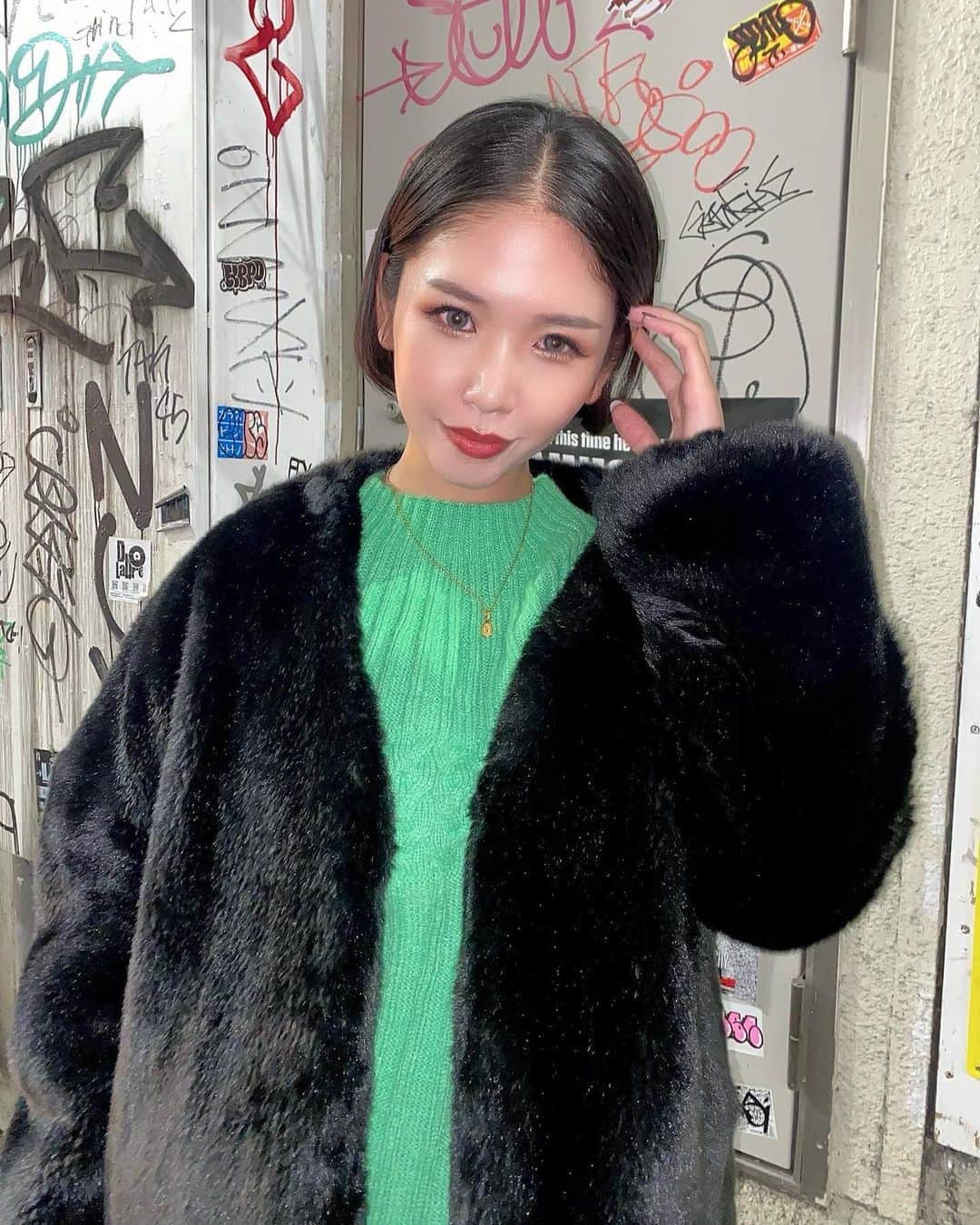 Yukkyのインスタグラム：「緑着たら運気上がる言われたけど そうでもない🐍」