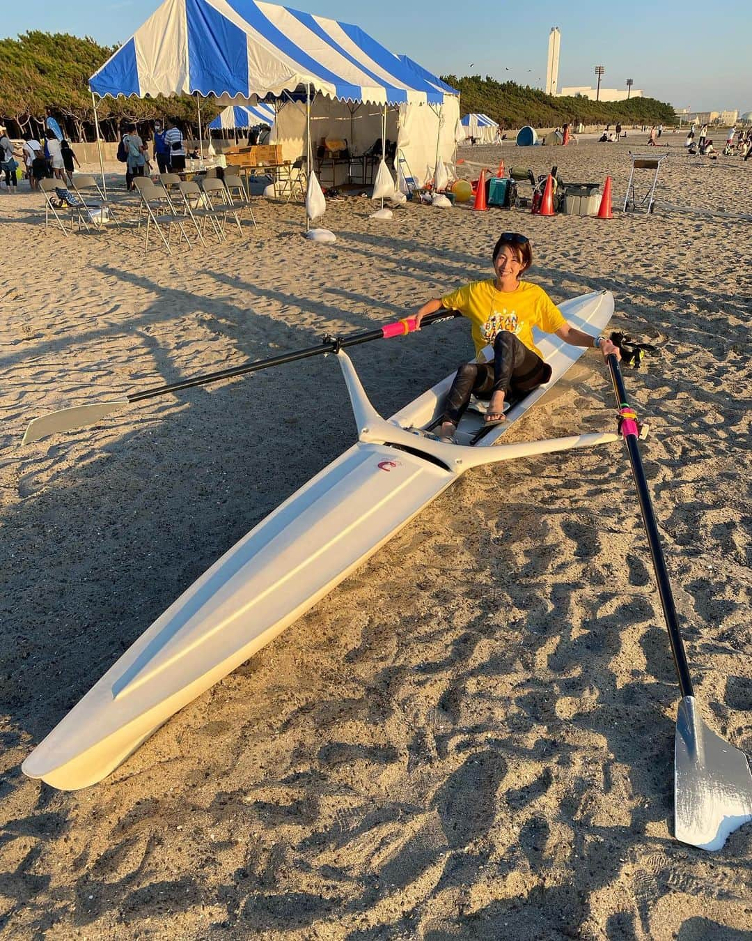 浦田聖子のインスタグラム：「⛱ 今年10月に開催されたジャパンビーチゲームズフェスティバル千葉2022のビーチの魅力たっぷりな振り返り動画が配信されました！ 来年に向けドキドキワクワクして下さい💓  YouTubeで検索してね👇 「NPO法人日本ビーチ文化振興協会」  私は今回フレスコボールと家族でコースタルローイング初体験！🚣お友達親子とただ倒せばいいだけじゃないモルック体験対戦もすごく楽しく盛り上がったな♫ まだチャレンジしてみたい競技があるので来年の開催が待ち遠しい！ @japanbeachgames   #jbgf #ビーチスポーツ #マリンスポーツ #はだし」