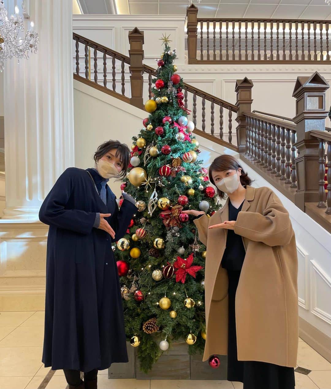 藤咲えりのインスタグラム：「先日、同期生のマヨ（鳳真由ちゃん）とお仕事で歌ってきました。安心、信頼！ 包容力の神様！マヨに今回も沢山助けてもらい感謝。 少しだったけど一緒に過ごせて楽しい時間でした✨ありがとう！！  #鳳真由 さまさま！」