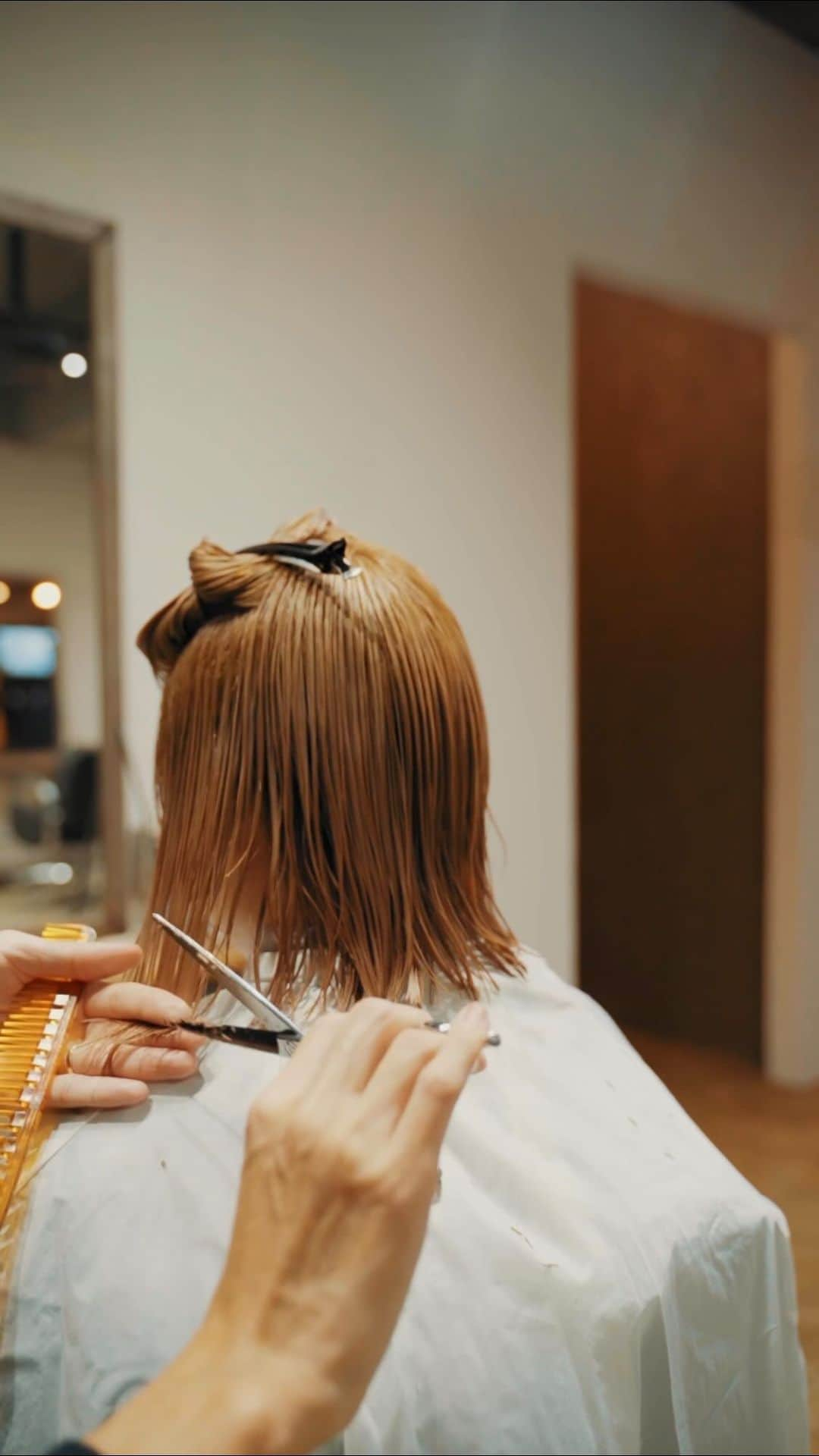 Ryota Tanabe KANAZAWAのインスタグラム：「✂︎✂︎✂︎  #cocora #hair #hairstyle #hairmake #beauty #style #fashion #kanazawa #bob #short #enog #sonya7iii #12月 #ショートカット #ハンサムショート #切り納め #ショートボブ #ボブ #ハイトーンカラー #ヘアカラー #カット #美容室 #美容院 #美容師 #金沢美容師 #金沢 #金沢美容室  #金沢ヘアサロン #ヘアサロン #ヘアスタイル」