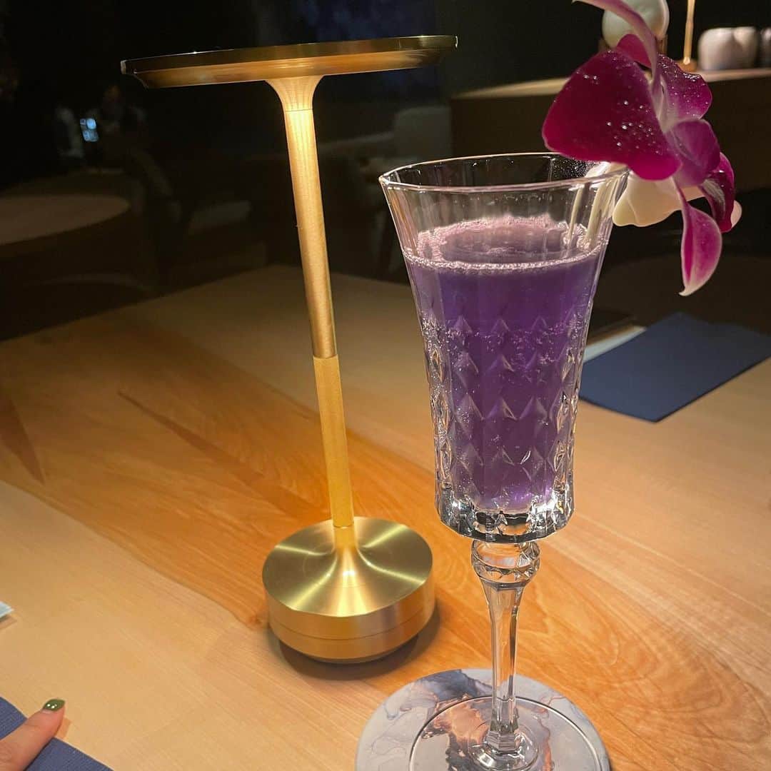 風子さんのインスタグラム写真 - (風子Instagram)「新宿にある  @bar_five_arrows  へご飯を食べに行ってきた😺  とってもオシャレな空間でオシャレなご飯😽  お気に入りの人とデートするにはもってこいな感じ😻  飲む香水というドリンクもオシャレ😹🍸  大人の雰囲気ダダ漏れ😽  素敵な時間をありがとうございました🫶  バーテンダーさんイケメンだったな😻w  PR @bar_five_arrows #BFAスタイル #クリエーションカクテル #新宿グルメ #新宿ディナー #新宿ワイン #新宿カクテル #BFA #新宿BAR #トリドリベース」12月14日 11時55分 - pchan030