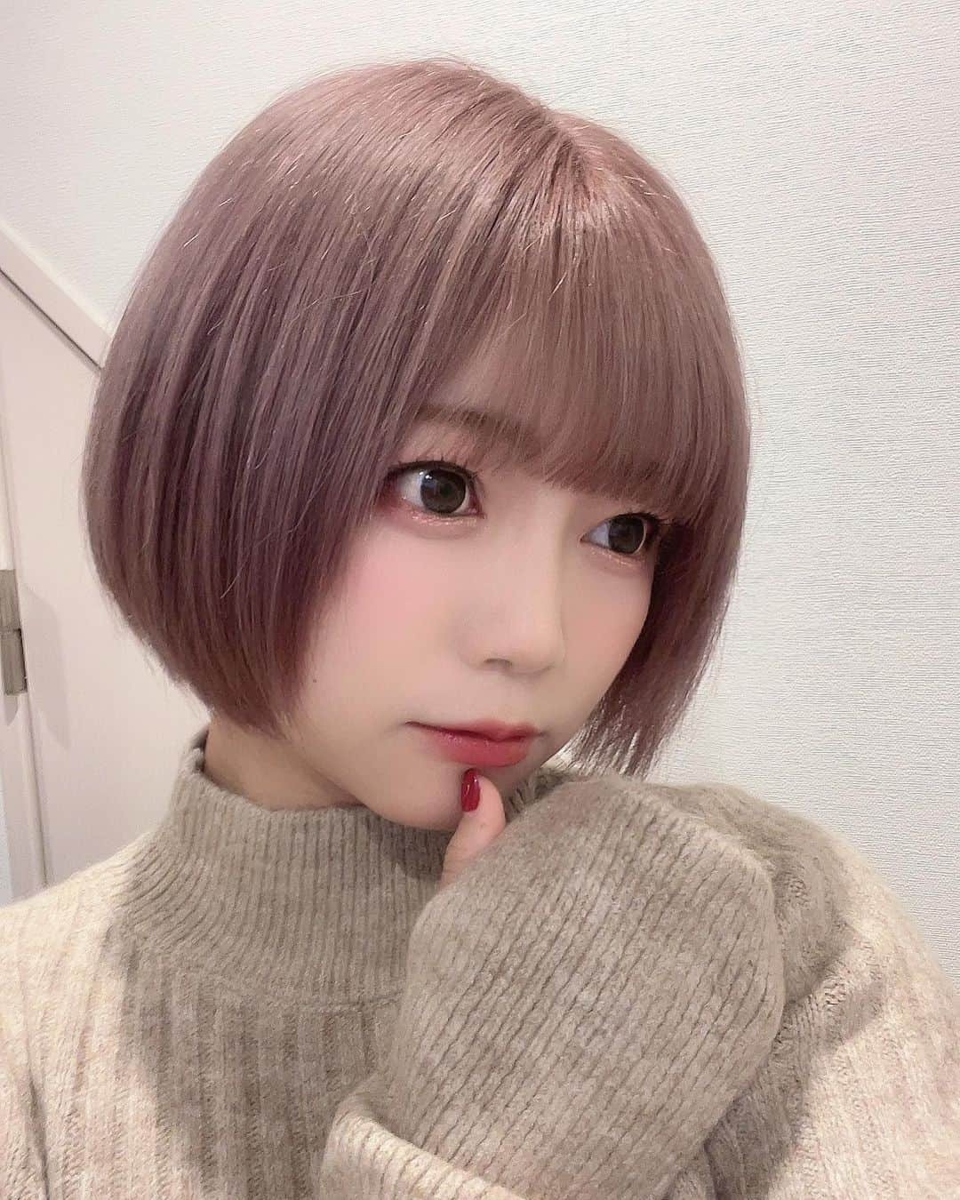 羽咲みはるのインスタグラム：「NEWヘア🍓☕️ ストロベリーミルクティー🍓 みたいなお色🫶🏻💓💓 かわよい〜！ ブロンド感もあってよい💓 #newhair」