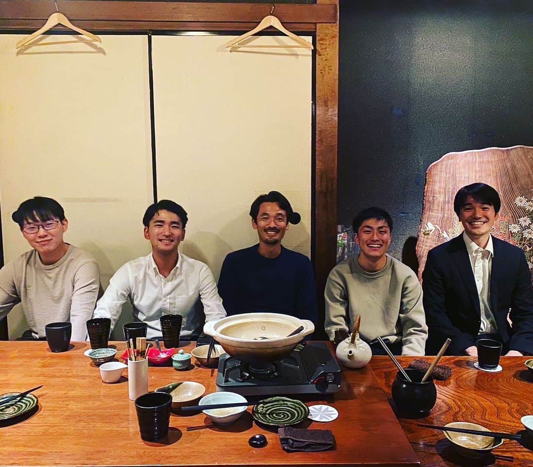 戸田和幸さんのインスタグラム写真 - (戸田和幸Instagram)「昨晩の食事会。 一橋ア式蹴球部の卒業生達と。 当時の思い出とこれからについての話で盛り上がる楽しい時間でした。 自分こそがチャレンジャーとして口ではなく背中で彼等に示していけるように。 そんな思いを強くした夜でした。  #再会  #仲間  #教え子 #一橋大学  #笑顔  #笑い声  #思い出  #未来  #チャレンジャー  #志」12月14日 12時47分 - kazuyuki_toda_official