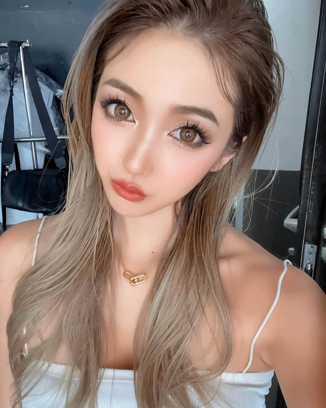 鈴木愛美さんのインスタグラム写真 - (鈴木愛美Instagram)「: 𝓝𝓮𝔀 𝓹𝓻𝓸𝓭𝓾𝓬𝓮 𝓲𝓽𝓮𝓶💎  こないだストーリーには書いたけど 来年発表できる次の新しいお仕事が 楽しみすぎてわくわくしてる♡✴︎゜  30になって、昔よりお肌のケアを しっかりするようになったから 成分が良くて効果のある物を作れて 幸せ、、🤤❤️💕  早くみんなに告知したくてうずうすしてる♡  来年の発表お楽しみにっ🌹🌿  #💎」12月14日 13時01分 - x.manya.x