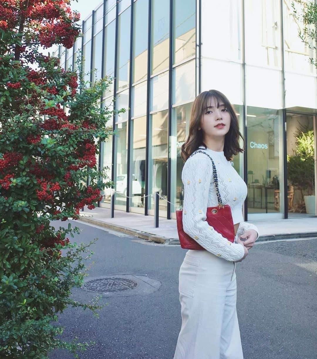 のインスタグラム：「🎄  The combination of the colors is perfect for Christmas.  もうすぐだね ワクワクするね❄️  #whiteoutfit」
