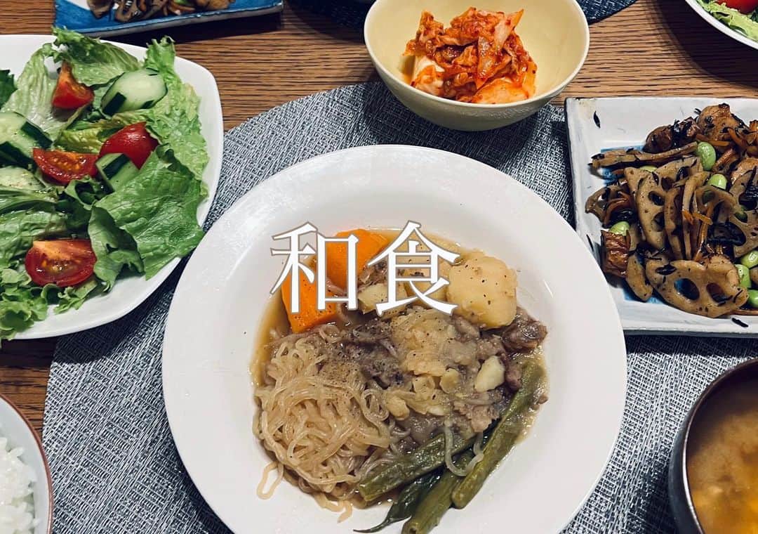 伊藤しほ乃のインスタグラム：「「Japanese food culture」  和食は健康長寿に理想的と言われています☺️🇯🇵  改めて、和食って本当にいいなぁって☺️ 美味しいし、栄養バランス良くて素晴らしい。 お米も美味しいし、大好き。🍚🍚  それに、 季節や行事ごとの料理がある文化も素敵だよね🗻🇯🇵  #和食を食べよう #一汁一菜  #washoku #ちなみに #タイ料理も韓国料理も中華もイタリアン🍝、フレンチ、ジャンクフード、インドカレー、パエリア、などなども好きです。 #和食以外も全部好きですよ。笑 #🌏🌏🌏❤️❤️❤️ #japanesefood #foodstagram #thetasteofhome」
