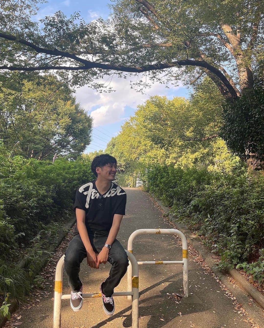 岸本卓也のインスタグラム：「ご報告 この度かねてよりお付き合いしている方と結婚いたしました。 家族を持ち一人の男としてより一層邁進していきます！ これからも応援よろしくお願いします！」