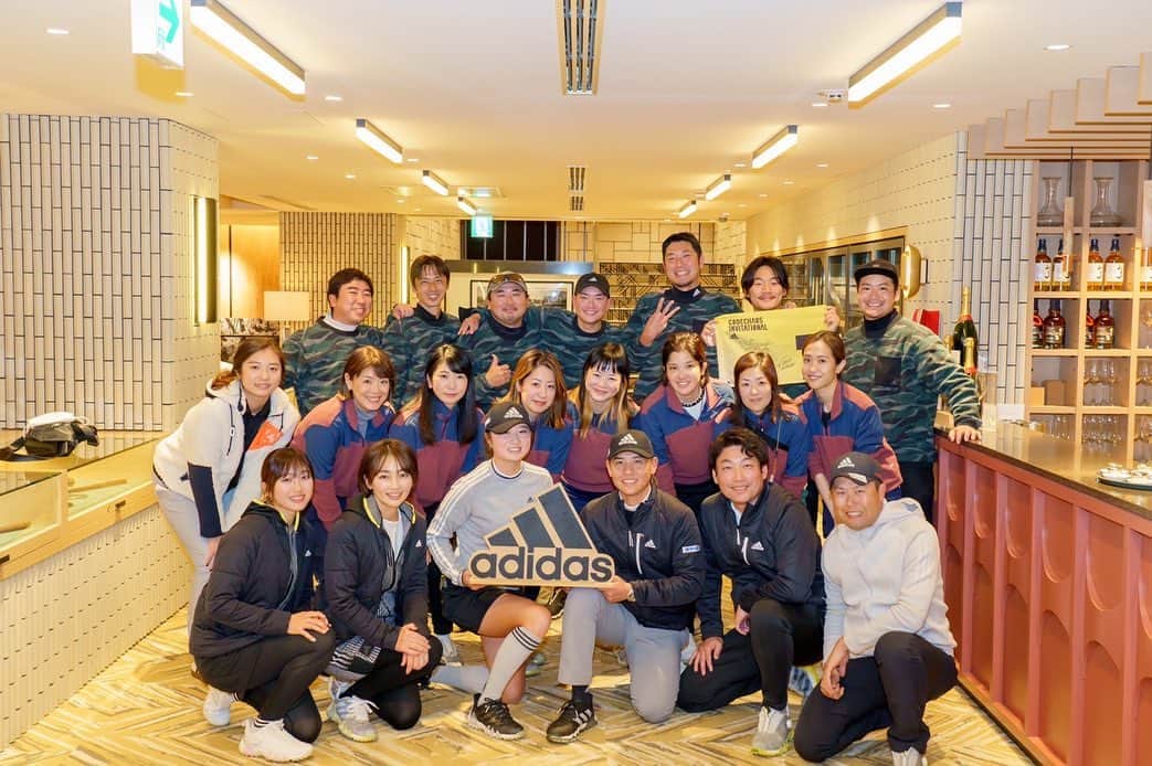 森田遥のインスタグラム：「今年もありがとうございました🙇‍♀️共に戦えて幸せです！来年こそは！🦾❤️‍🔥. . . TEAM ADIDAS🫶サイコー！ . . 写真はINVITATIONALコンペにて🤭沢山の方からのadidas商品のご購入ありがとうございます！ . . @adidastokyo  @adidasgolf」