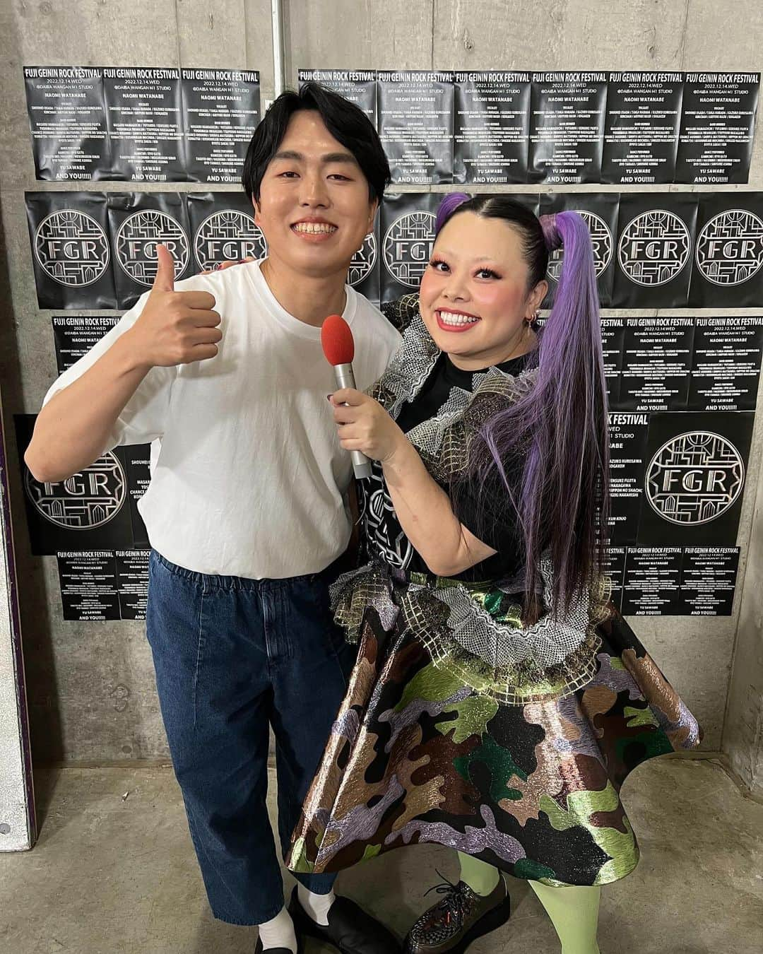 かみちぃのインスタグラム：「フジ芸人ロックフェスでした！！  収録の一週間前にオファーを頂き、稽古は一日のみ。 しかも2時間！ それ以外は各々で自主練習。 あとは当日振り付けの確認！ 痺れた一週間でした！！  そして久々の直美！ 直美のジェラードンチャンネルのお気に入りは、ナオキマンショー動画だそうです。  #フジ芸人ロックフェス #FGR #ジェラードンかみちぃ #加藤諒 さん #EverybodyタクトOK #スクールゾーンはしも #デカダンスあしなっす #ブレーレディ田中 #ウォーリーズジャパンめくるくん #トゥーセッバンタン！ #渡辺直美」