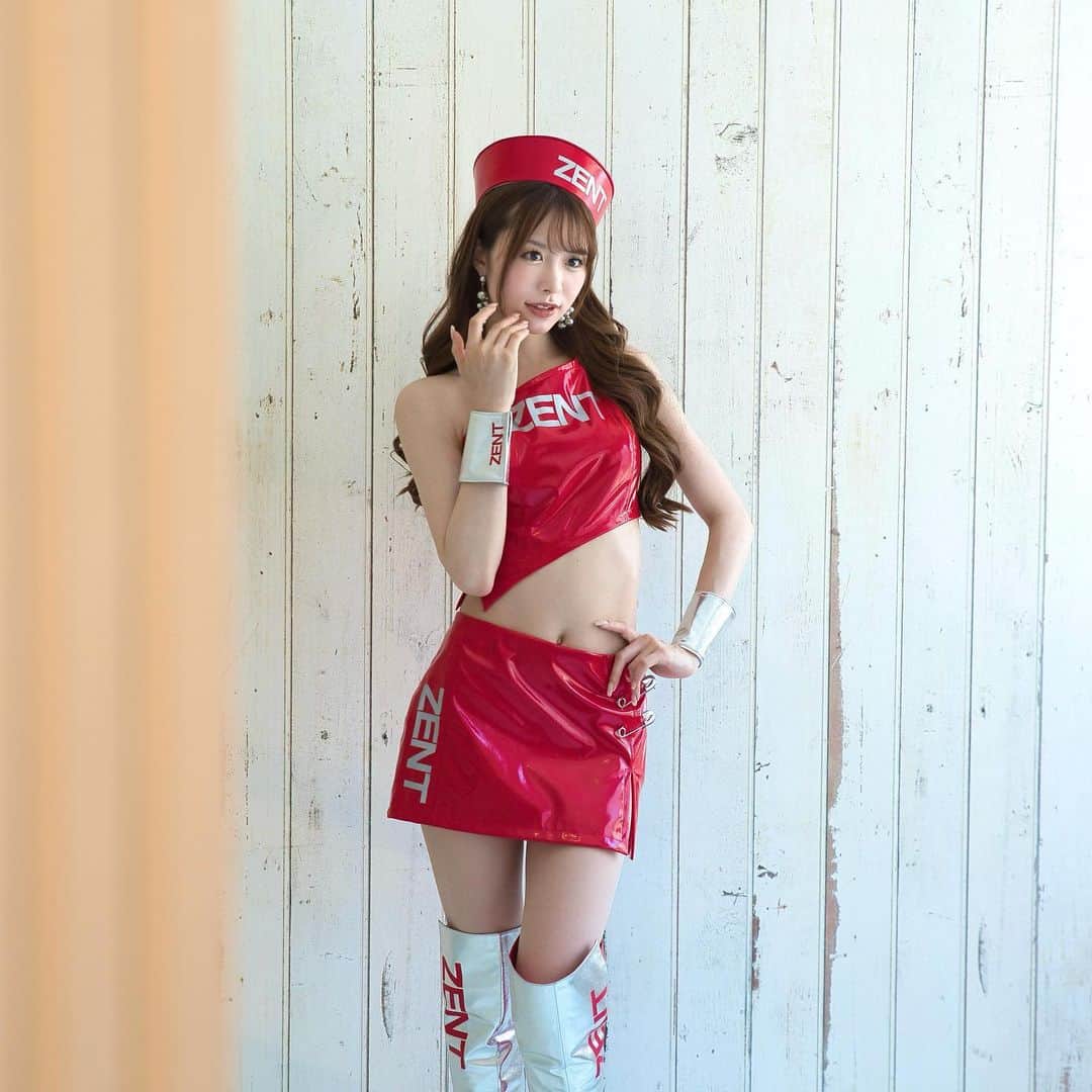 のインスタグラム：「明日(今日)から日本レースクイーン大賞ファイナルステージ開始！！  今回ファイナルステージへ連れてきてくれた皆さまありがとうございます！  ファイナルステージでは日本レースクイーン大賞の冠スポンサー様である、Adam byGMO様の『Adam賞』だけをなんとしてでも獲りたいです🏆  『Adam賞』は "最初"にダウンロードした無料NFT画像の レースクイーンに3ポイント付与という投票制です⚠︎  松田蘭へ1番初めにダウンロードしてくださった方へお礼の気持ちを込めて特典を考えました❤️✨  ◎コスプレでのお礼動画 ◎コスプレデコメッセージ画像  今回絶対に『Adam賞』を獲って、トップレースクイーンに近づけるようみなさまの力を貸してください！ NFT画像ダウンロード開始日程がまだ出ていないですが、絶対に勝ち獲りたいです！ 開始しましたらよろしくお願いします🏆  #日本レースクイーン大賞 #松田蘭」