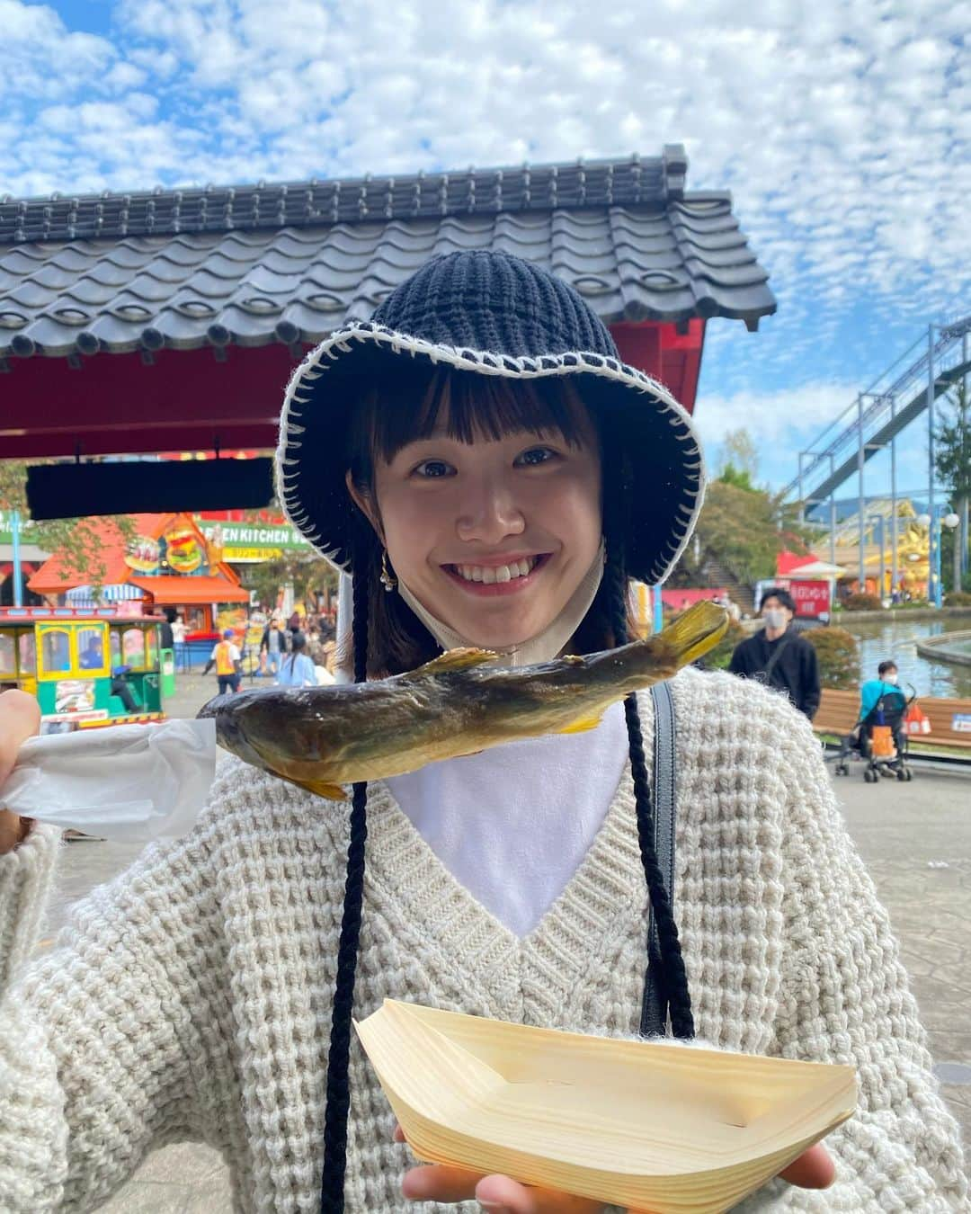 尾碕真花のインスタグラム：「. . . 鮎の塩焼きだいすき。 . いつかの🗻🎢🎡 . 妹と2人で年パス勢になった✌️」