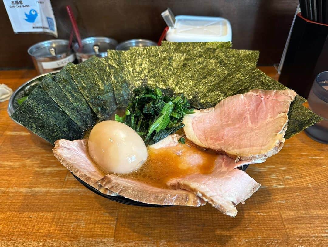 rasuさんのインスタグラム写真 - (rasuInstagram)「末廣家 チャーシューメン  今日も最高過ぎた… 出張で疲れた体にご褒美の大好きラーメン 染み渡り過ぎて疲れが完全に吹き飛んだ🤤🤤🤤🤤  #末廣家 #ラーメン #家系ラーメン #家系 #超超うまい」12月14日 18時25分 - rashu_eat
