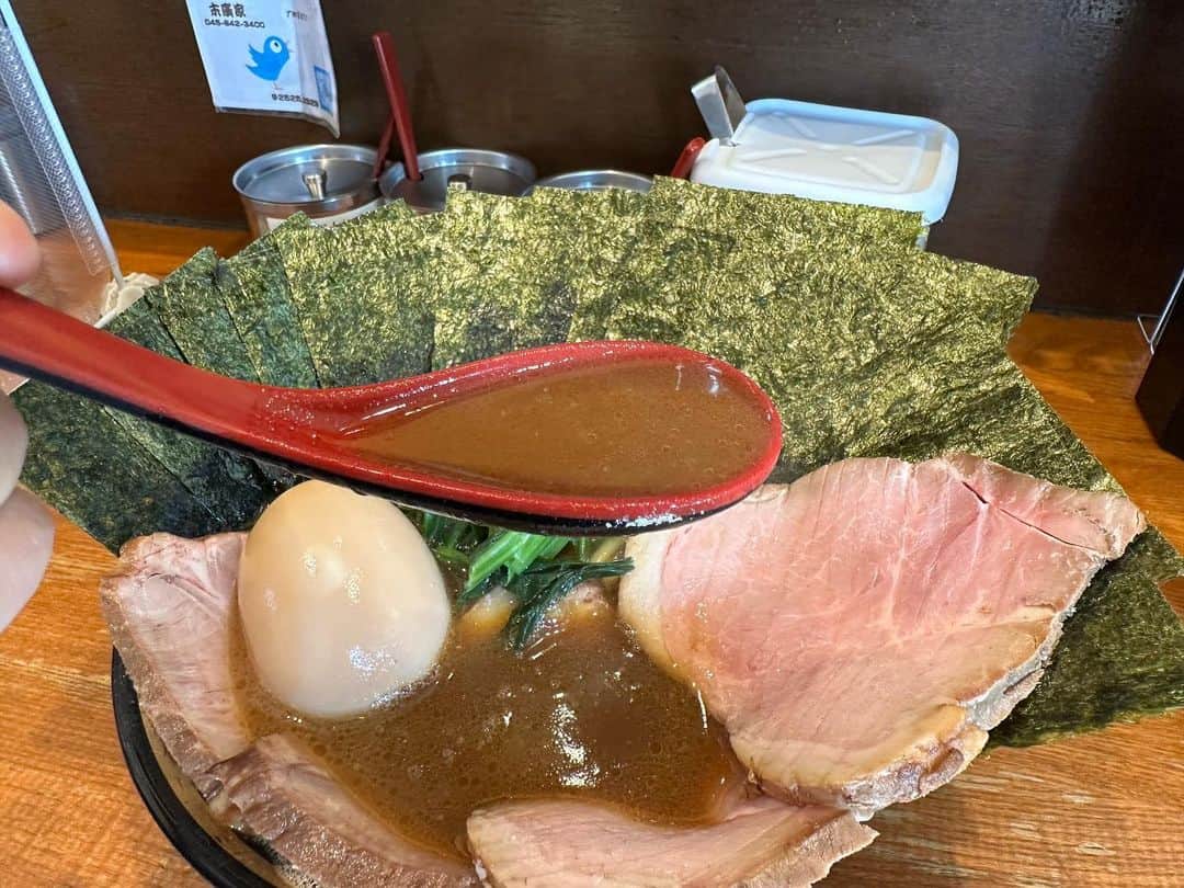 rasuさんのインスタグラム写真 - (rasuInstagram)「末廣家 チャーシューメン  今日も最高過ぎた… 出張で疲れた体にご褒美の大好きラーメン 染み渡り過ぎて疲れが完全に吹き飛んだ🤤🤤🤤🤤  #末廣家 #ラーメン #家系ラーメン #家系 #超超うまい」12月14日 18時25分 - rashu_eat