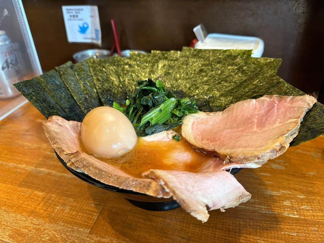rasuさんのインスタグラム写真 - (rasuInstagram)「末廣家 チャーシューメン  今日も最高過ぎた… 出張で疲れた体にご褒美の大好きラーメン 染み渡り過ぎて疲れが完全に吹き飛んだ🤤🤤🤤🤤  #末廣家 #ラーメン #家系ラーメン #家系 #超超うまい」12月14日 18時25分 - rashu_eat