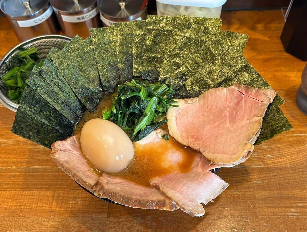 rasuさんのインスタグラム写真 - (rasuInstagram)「末廣家 チャーシューメン  今日も最高過ぎた… 出張で疲れた体にご褒美の大好きラーメン 染み渡り過ぎて疲れが完全に吹き飛んだ🤤🤤🤤🤤  #末廣家 #ラーメン #家系ラーメン #家系 #超超うまい」12月14日 18時25分 - rashu_eat