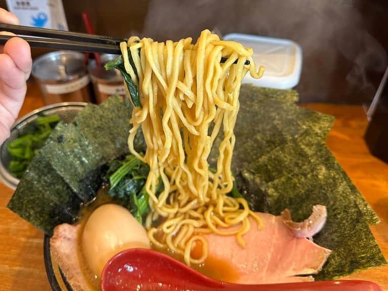 rasuさんのインスタグラム写真 - (rasuInstagram)「末廣家 チャーシューメン  今日も最高過ぎた… 出張で疲れた体にご褒美の大好きラーメン 染み渡り過ぎて疲れが完全に吹き飛んだ🤤🤤🤤🤤  #末廣家 #ラーメン #家系ラーメン #家系 #超超うまい」12月14日 18時25分 - rashu_eat