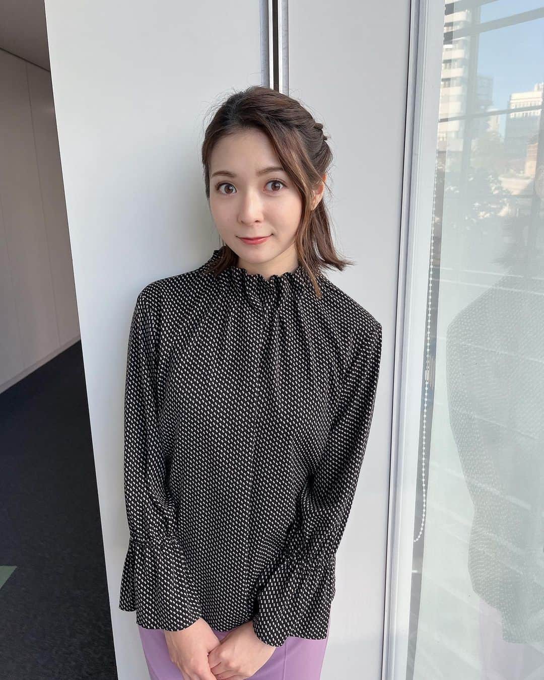 住田紗里のインスタグラム：「今朝は、FIFAワールドカップ準決勝「アルゼンチン×クロアチア」の中継のため、グッド！モーニングは遅めのスタートでした⚽️ 今日のブログのテーマはこの試合のことにしましたよ〜  トップス・パンツ DoublefaceTokyo (@doubleface_tokyo_)  #グッドモーニング#衣装#doublefacetokyo#パンツ#紫#テレビ朝日#テレ朝#テレビ朝日アナウンサー#アナウンサー#住田紗里」
