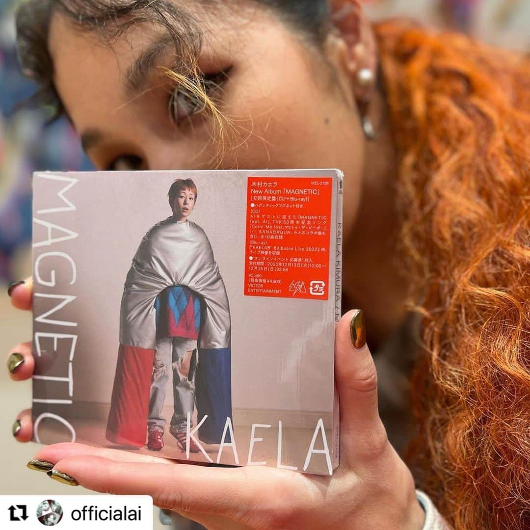 木村カエラのインスタグラム：「AIちゃーーーーーーーーーん！！ MAGNETIC!!あなたと歌えて最高でした 😭😭😭😭😭😭😭😭😭😭 ２.3枚目、全部顔切れてるやないかい。 😂😂😂😂 最高！  @officialai   #Repost @officialai with @use.repost ・・・ @kaela_official ちゃんのニューアルバム「MAGNETIC」に参加させていただきました！！！！今日発売です🔥🔥🔥カエラちゃんとのレコーディングは楽しすぎましたっw磁石のように引き寄せられる人🧲❤️🧲みんな聴いてねーーーーー！！！！！」