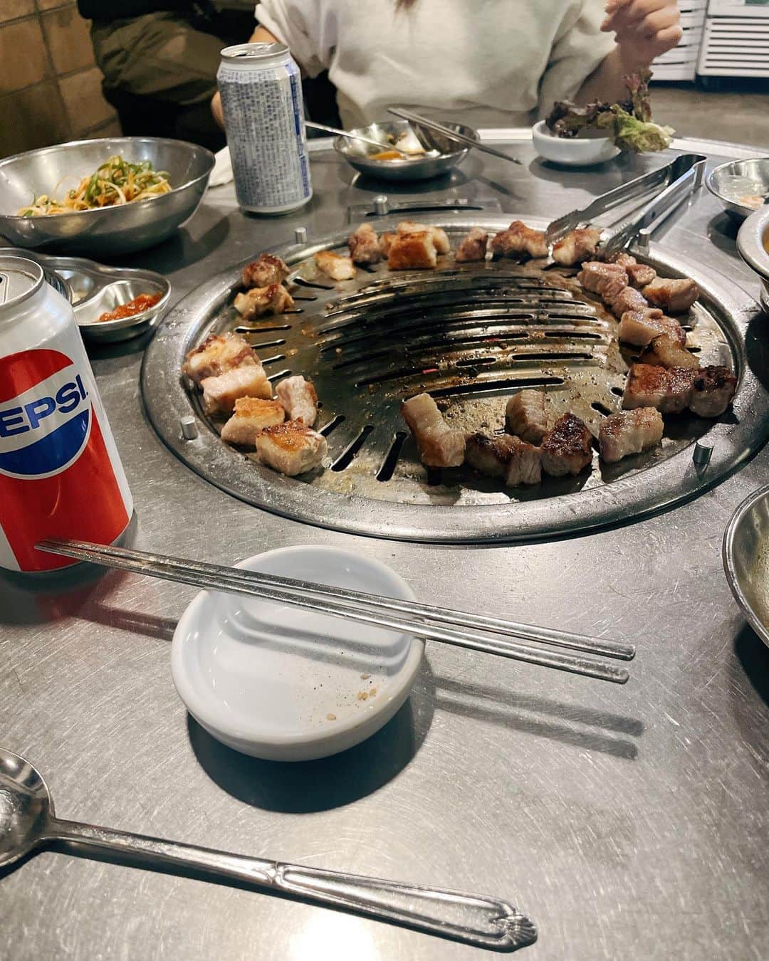 かめだなつみさんのインスタグラム写真 - (かめだなつみInstagram)「✈️🇰🇷💗  初の海外旅行にして初韓国を まさかのザイラと...笑  宇宙人ザイラと2泊3日意外と大丈夫だったww英語いっぱい喋ってくれてありがと🫡💗 . . . #時差投稿 #followme #f4follow  #ootd #instagood  #한국 #선팔하면맞팔 #instagood #fff #l4like #photooftheday  #selfie #cafe  #旅行 #trip #korea #韓国 #韓国旅行 #한국여행 #한국 #한국 #미식 #쇼핑 #패션」12月14日 19時35分 - kamenatsu0614