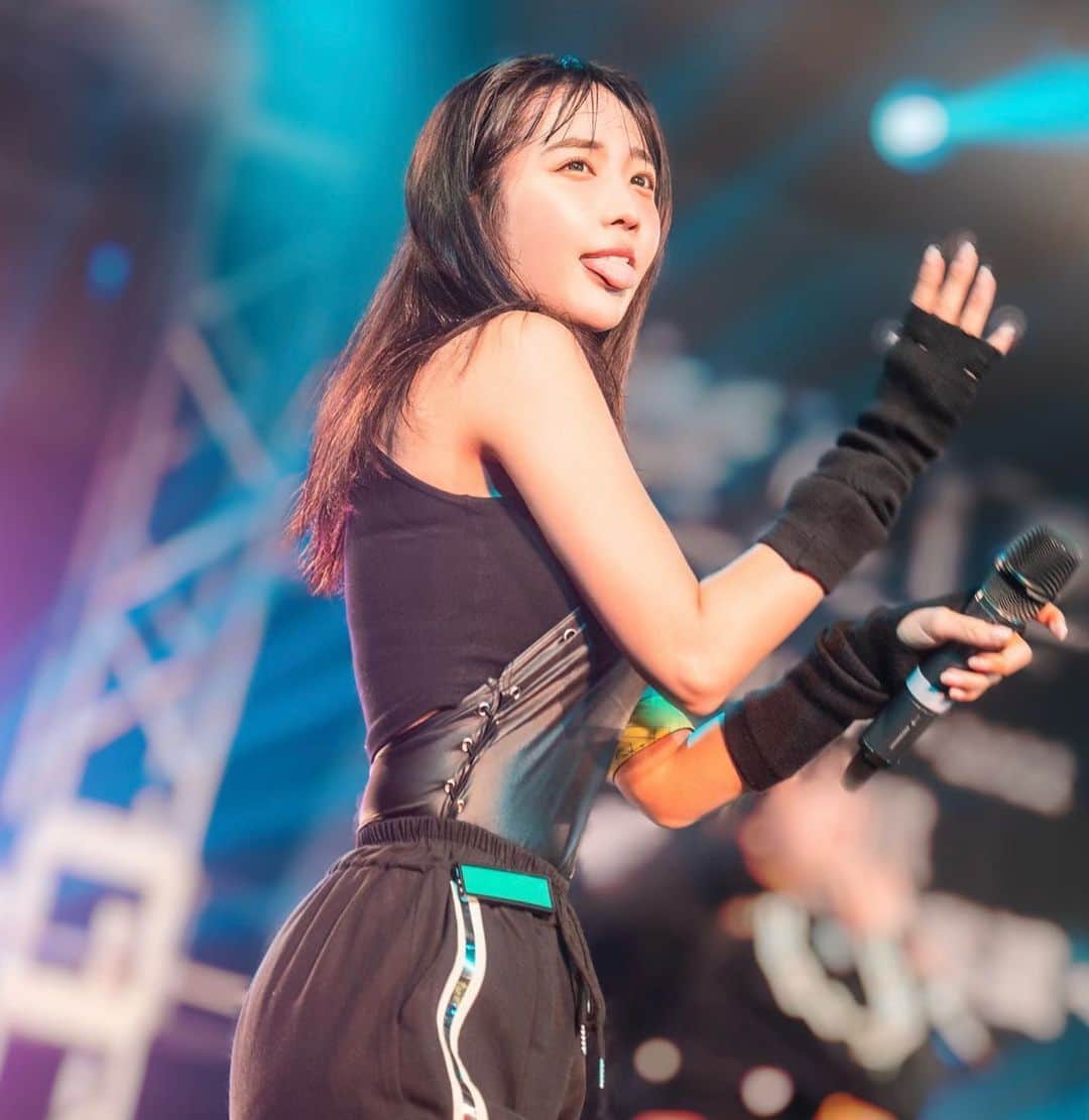 天羽希純のインスタグラム：「んべー」