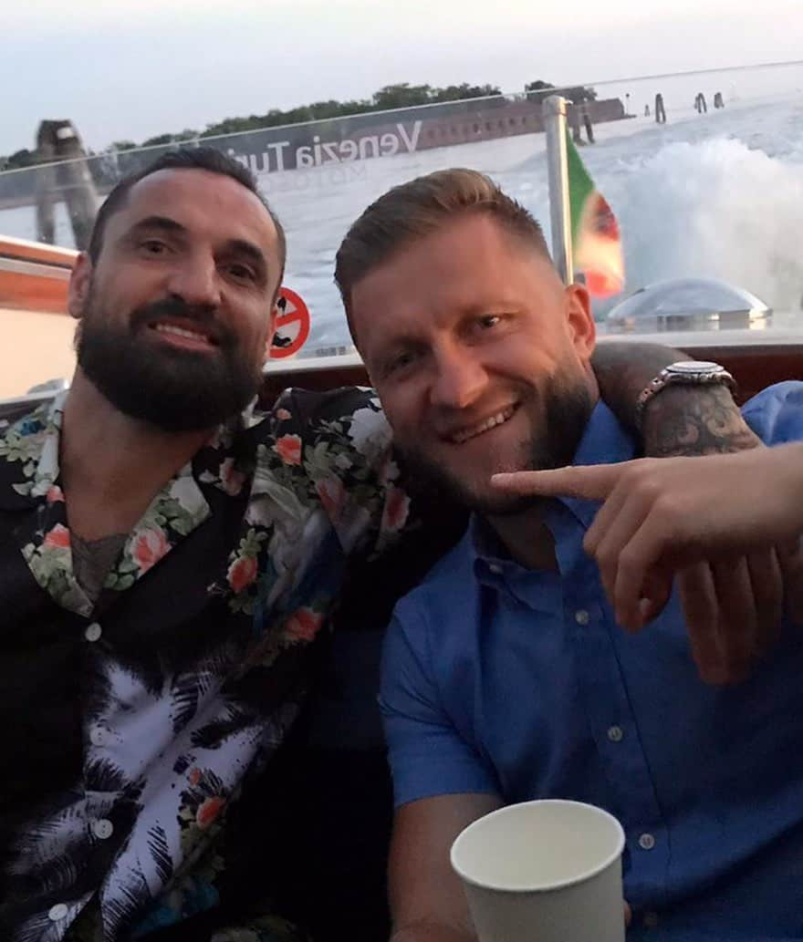 マルチン・ヴァシレフスキのインスタグラム：「Sto lat !!! 🍾 @kuba.blaszczykowski Niech ci gwiazdka pomyślności nigdy nie zagaśnie🥳」