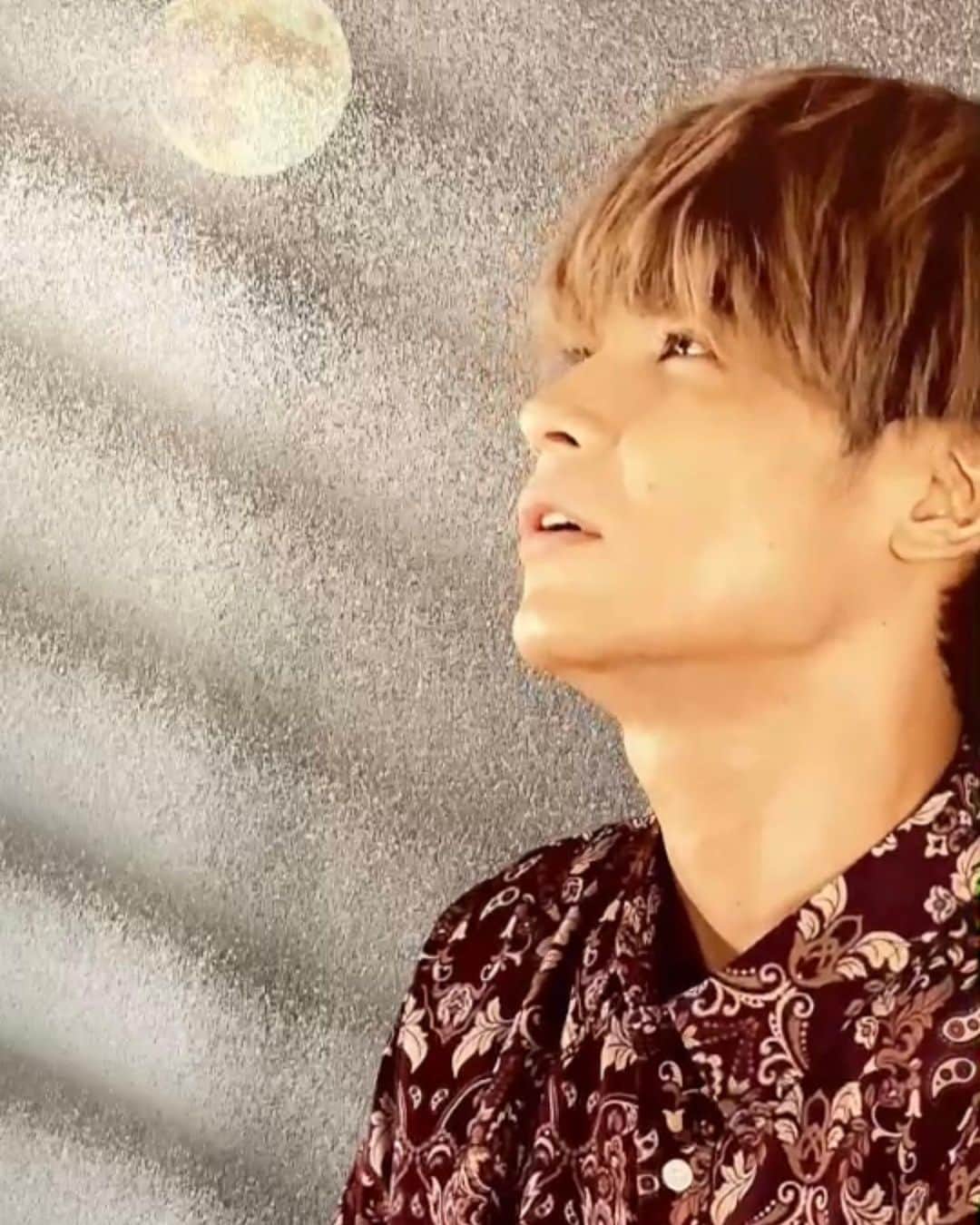 若菜太喜のインスタグラム：「2nd single『夜光』のMVをフルver.でアップしました! バラードの中に和のテイストでとてもお気に入りの曲です。 曲に合った哀愁漂う横顔が特に見てほしいポイントです! 沢山観て、聴いて、12/17のLIVEを楽しみにしていただけたらと思います!!!  https://m.youtube.com/watch?v=L4bMyWJM3SQ&feature=youtu.be  #若菜太喜 #役者 #俳優 #アーティスト #TAIKIボクライ1217 #followme」