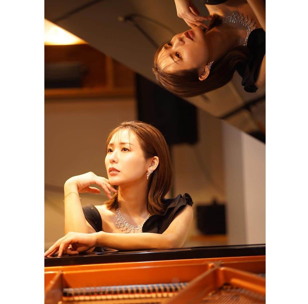 本条舞さんのインスタグラム写真 - (本条舞Instagram)「ソロコンサートの写真をいただきました☺️ 素敵な写真をありがとうございます！✨  #本条舞 #本条舞ソロコンサート  #ピアノコンサート #ピアノ弾き語り #名古屋ポートレート #ポートレート #ピアニスト #pianist」12月14日 21時14分 - mai_honjyo_official