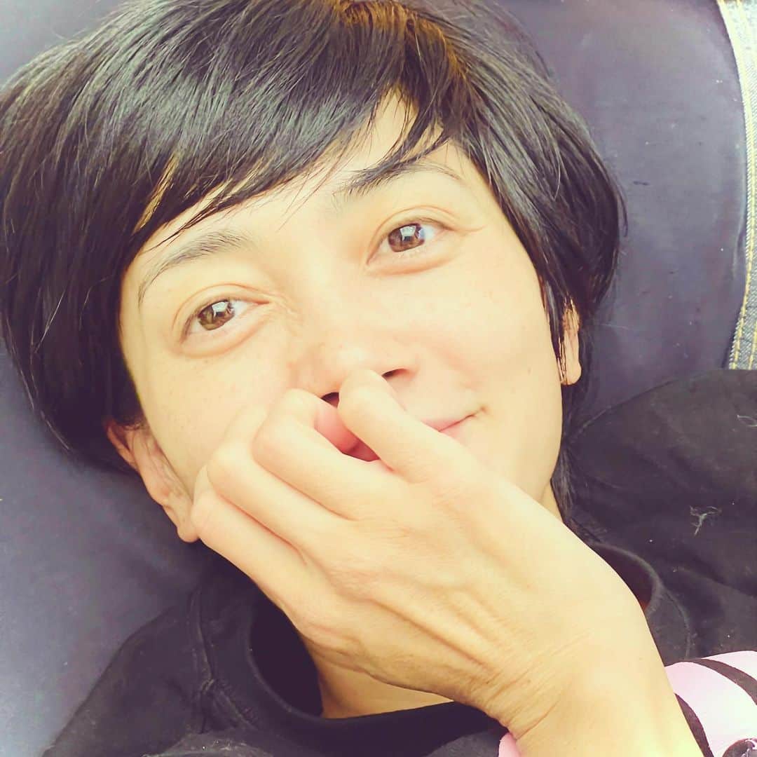 横尾初喜のインスタグラム：「北海道から、おかえりくみこさん。 からのもうすぐ京都へ〜〜  #寂しい  #エンクミ  #遠藤久美子  #撮影4時30起き」